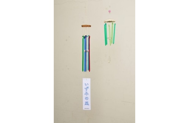 佐竹ガラス（株）の風鈴「いずみの風」。