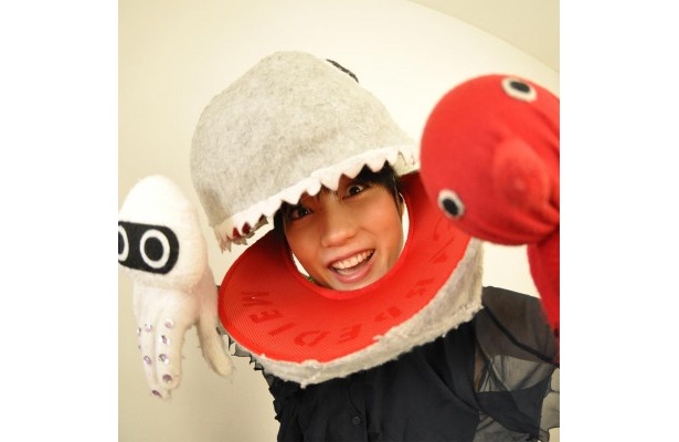「深海魚アイドル」のBugって花井さん。珍パフォーマンスも披露！？