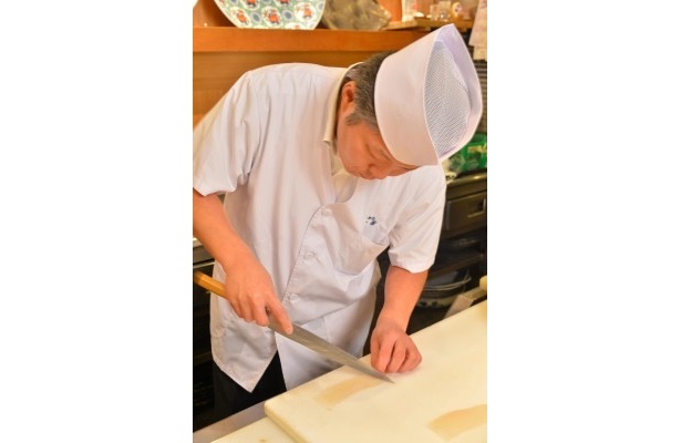 【写真を見る】竹若の総料理長・津野修一さん
