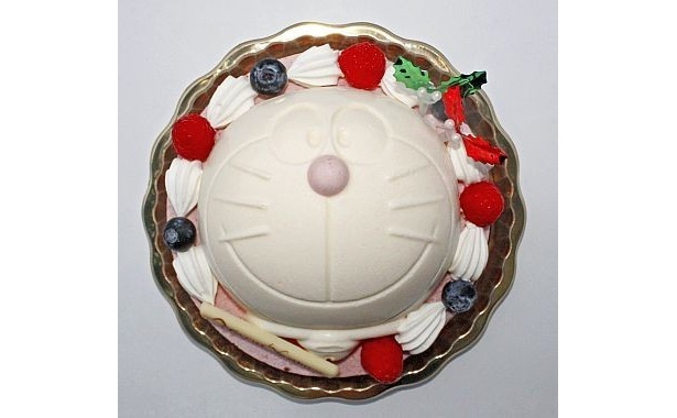 「ドラえもんアイスケーキ クリスマススノーボール」(3800円)も見逃せない！