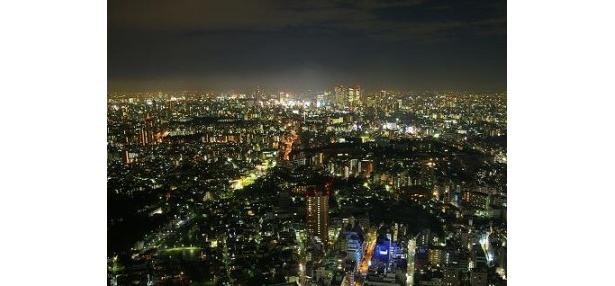 【写真を見る】冬の空気が澄んだ夜景はそれだけで最高のクリスマスプレゼントに！