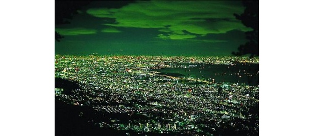 緑色の夜景が特徴的な「オテル・ド・麻耶」