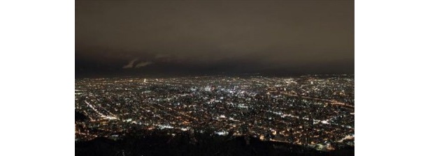 4位の「藻岩山」(北海道・札幌市)。札幌ドーム、札幌駅、大通公園など、 札幌名物が一望できるのだとか