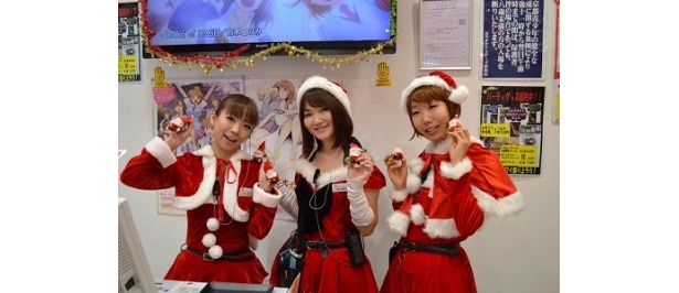 カラオケ店「アドアーズ」でもサンタファッションの美女がお出迎え