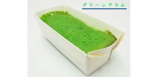 蛍光ペンを思い出すグリーンプラム味。青梅風味が甘酸っぱくて想像以上に美味しい一番のオススメ