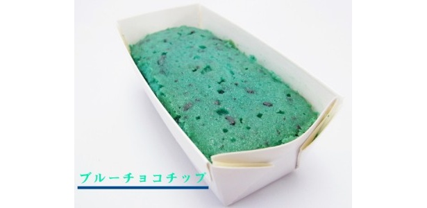 3種類の中で最も食べるのをためらわれるブルーチョコチップ味。意外となじみ深い味なので、味だけは万人受けしそう