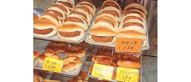 約30種類あるパンは、170円のとんかつパン以外全て130円！(パンのオオムラ)