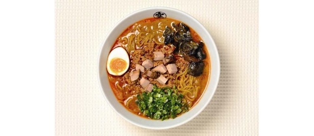 【らーめん　そら】の「旨辛タンタン麺」￥850/辛肉の仕込みにショウガを使用した、体の芯からあたたまる冬にうれしい一杯。スープは、最後の一滴まで飲み干せる味わい