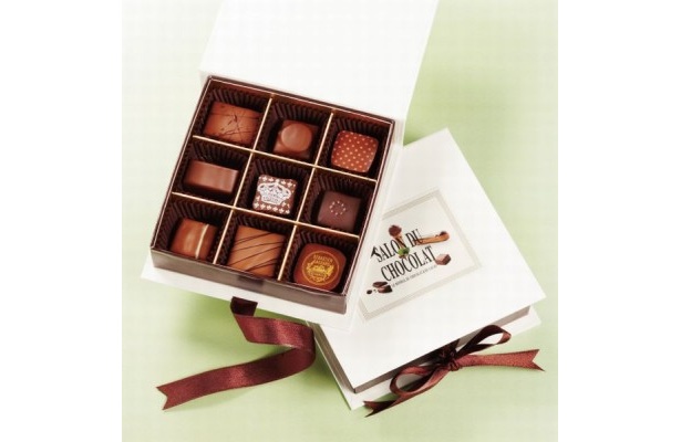 毎年人気のミルクチョコレート「セレクション・レ」(3780円・9個入り・9ブランドから各1個)