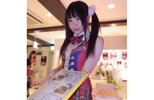 グラビアモデルの河合風花さん。ツインテールがキュート！