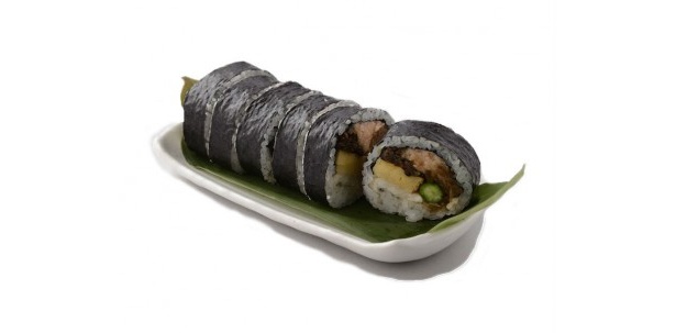 穴子や玉子、干しシイタケなど具材が8種も入った、銀座鮨からくの「太巻」(3150円)