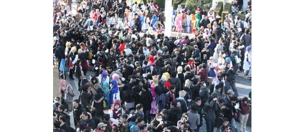コスプレ広場にも見物客が大挙して押しかけた