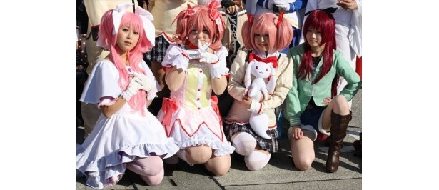 人気の「魔法少女まどか☆マギカ」のコスプレイヤーたち