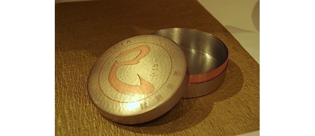「ルピシアオリジナル銅製茶缶“巳”」は2万5000円もする一生物の高級品！縁起担ぎにいかがだろうか