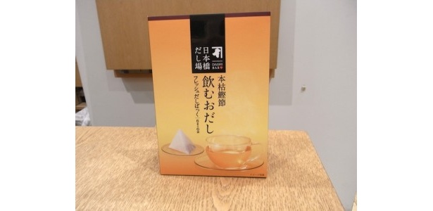リクエストに応えて新発売の「飲むおだし」(525円6g×6袋入)。自宅でも気軽に本格的なだしを味わうことができる