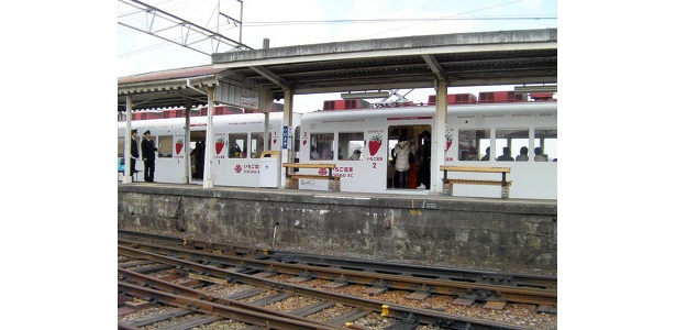 貴志町特産のイチゴをモチーフにした「いちご電車」も大人気運行中