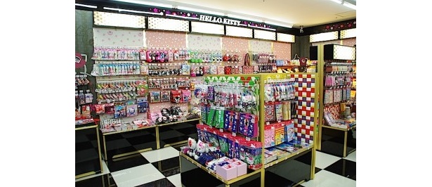 店内の売り場には約900種類のキティちゃんグッズが販売