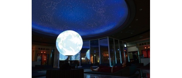【写真を見る】天井に星空が映し出される夜モードにも注目！