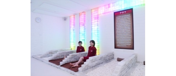 ミネラル豊富な白色岩塩で作られたイスラエル風の「塩熱宮」