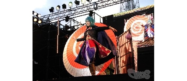 【写真を見る】過去のイベントの模様はこちらから！　迫力あるコスプレやアクション、セクシーなコスプレイヤーが登場