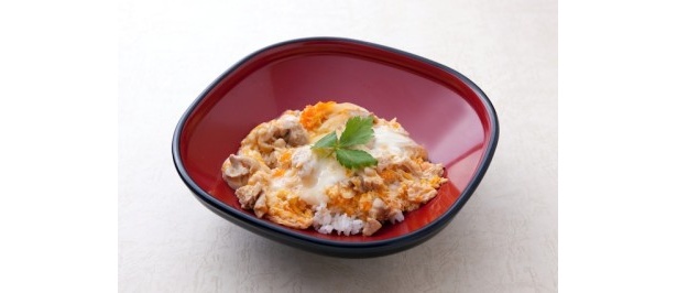 一番のお勧めは、だし汁がきいた返しに九州産醤油を使用した“親子丼”(600円)