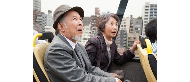 橋爪功と吉行和子が瀬戸内の小島に住む老夫婦を演じる