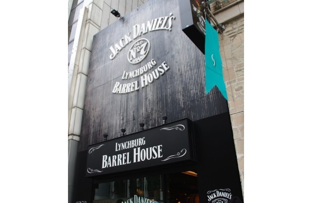 アメリカを代表するウイスキー「ジャック ダニエル」の蒸留所をモデルにしたオフィシャルバーが日本初出店！