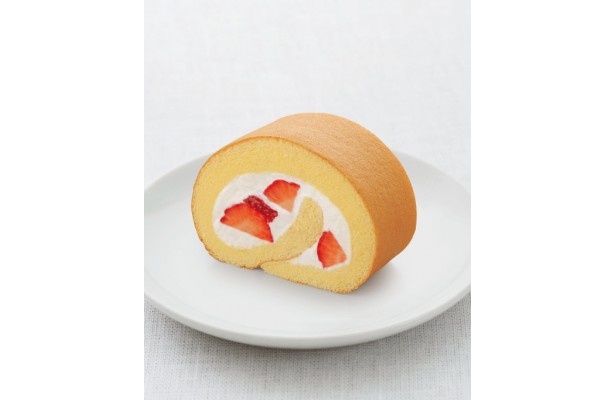 生クリーム、イチゴ、ラズベリージャムを巻いた「パステル・ルーロ イチゴ」(1260円)