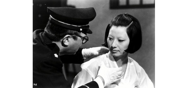 在日朝鮮人や死刑制度などの政治的問題を扱った『絞首刑』（68年）