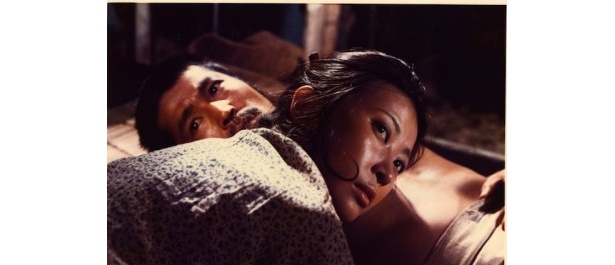 『愛のコリーダ』の続編とも言われる『愛の亡霊』(78年)で、カンヌ国際映画祭監督賞を受賞した