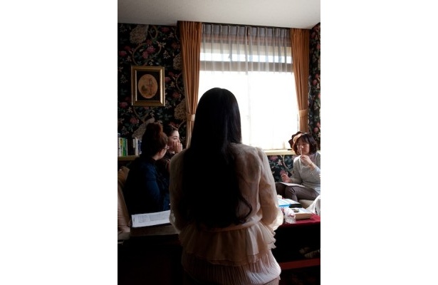 まずは千代さんに媚薬や香りの歴史や豆知識について教わろう