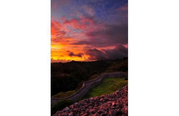 画像2 5 沖縄の世界遺産 今帰仁城跡の四季を切り取った壮大で繊細な写真集が完成 ウォーカープラス