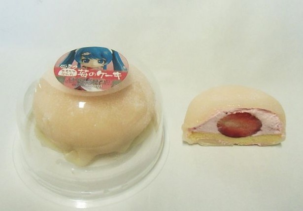「おもちで包んだ苺のケーキ」(250円)