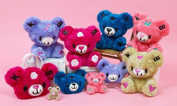 【写真を見る】第1弾では25種類のキャラクターグッズが発売！