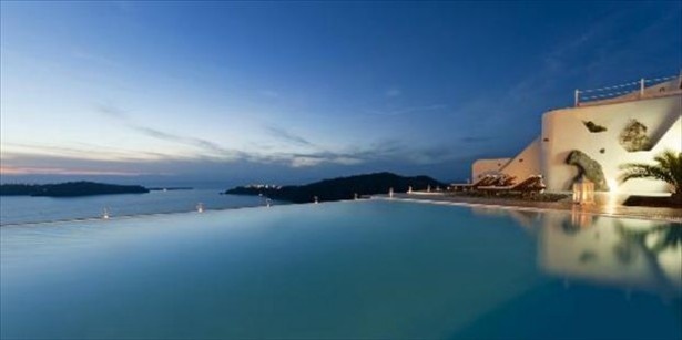 1位のアナスタシス アパートメント(ギリシャ/サントリーニ島)