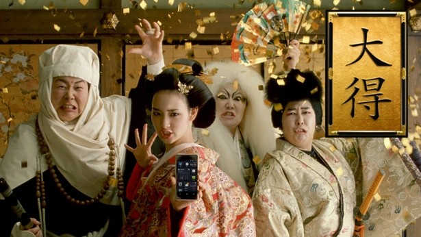 力強く見得を切る剛力彩芽の表情に注目！