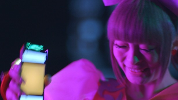 きゃりーの呼びかけに、みんなスマホを操作