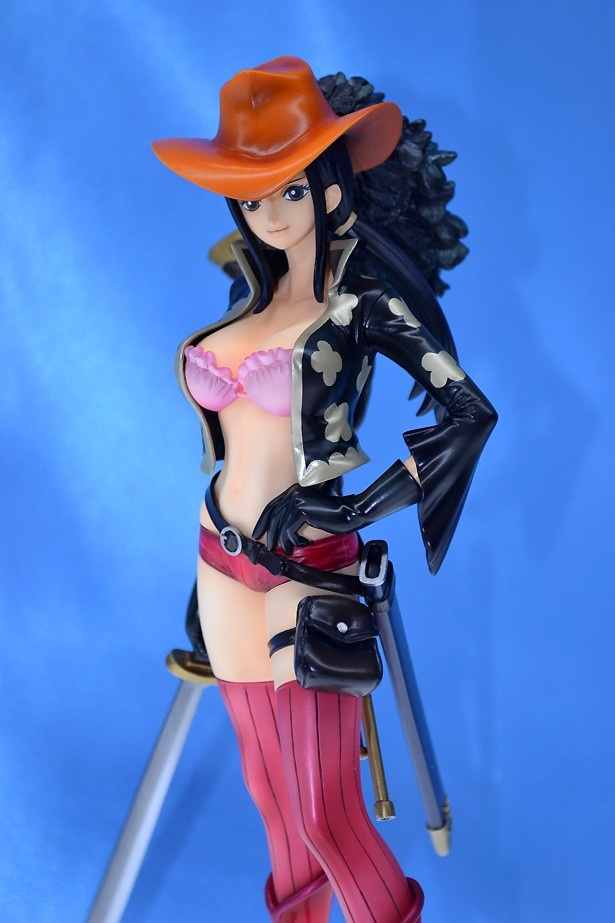 ニコ・ロビンは劇場版の衣装でフィギュア化