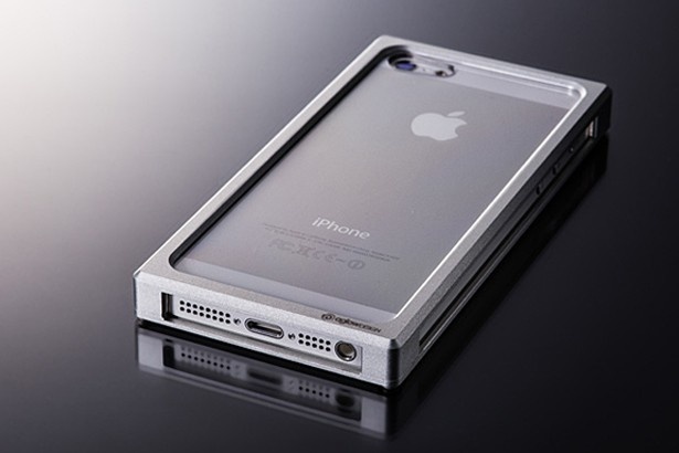 アルミとポリカーボネートの美しいコラボ！iPhone5専用ハイブリッドバンパー発売
