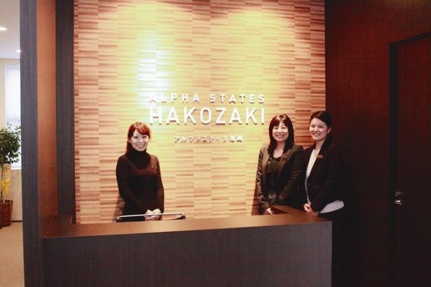 あなぶきき興産九州株式会社　受付でスタッフがお出迎え