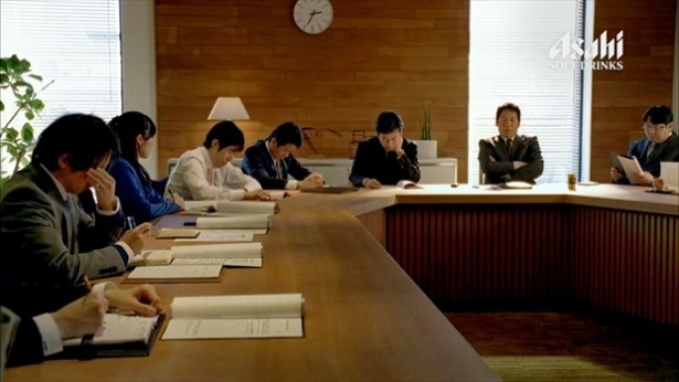 重苦しい雰囲気の会議