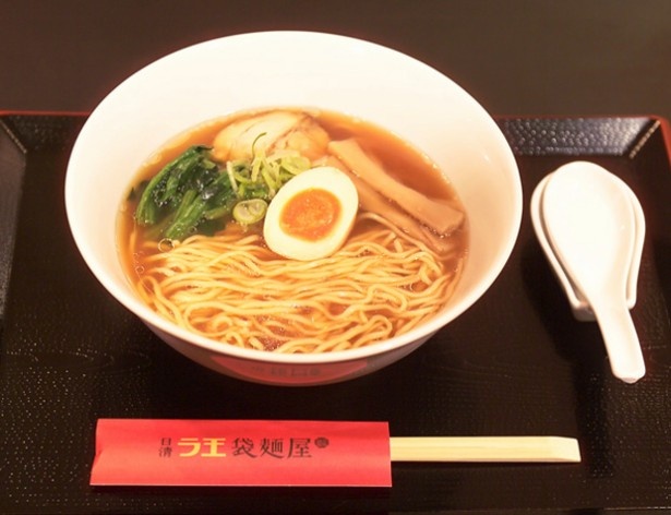 生めんの食感を実現した“日清ラ王 袋麺”の期間限定店舗が阪急梅田駅構内にオープン！