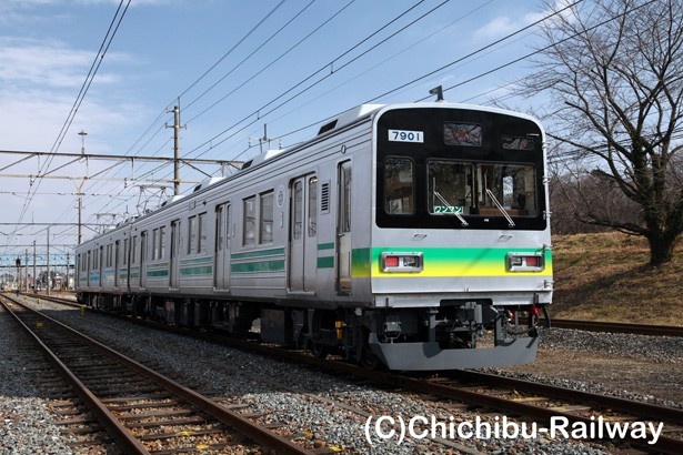 蒸気機関車と夢の共演！新型車両7800系デビュー