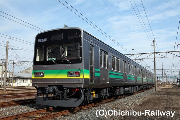 三峰口駅で新型車両と蒸気機関車の競演も楽しみだ