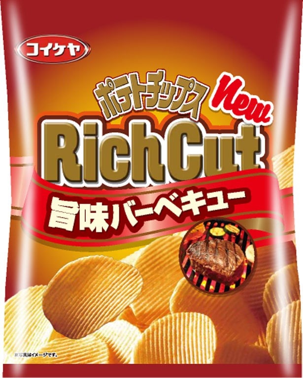 【写真を見る】コイケ先生でお馴染みの湖池屋ポテトチップス「リッチカット」に新味が！
