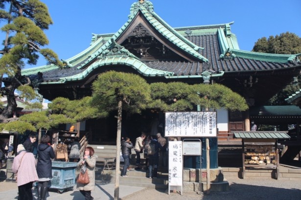 帝釈堂で参拝
