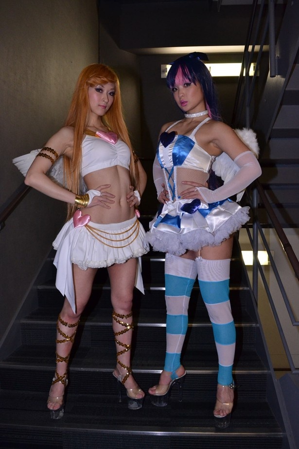 セクシー美女の2ショット　写真12/30
