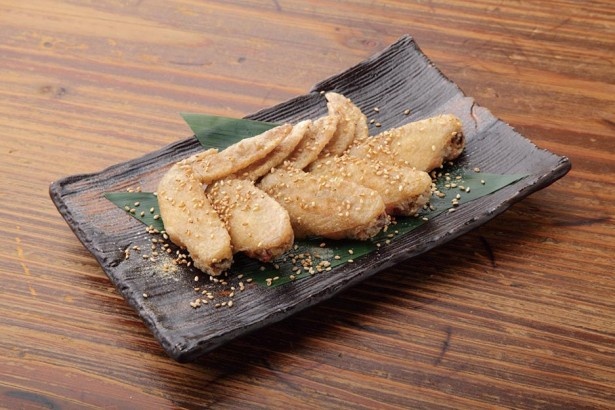 伍味酉本店の白手羽（￥472）。 通常の手羽先より風味が強いが ややあっさりした味に仕上がった白手羽