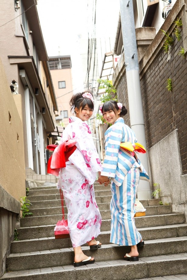 「LinQ」の1期メンバー・天野なつさん(左)、2期メンバー・瑞稀もえさん(右)。「リンク」には、地域や国などを繋ぐ架け橋になれるようにとの願いも込められている
