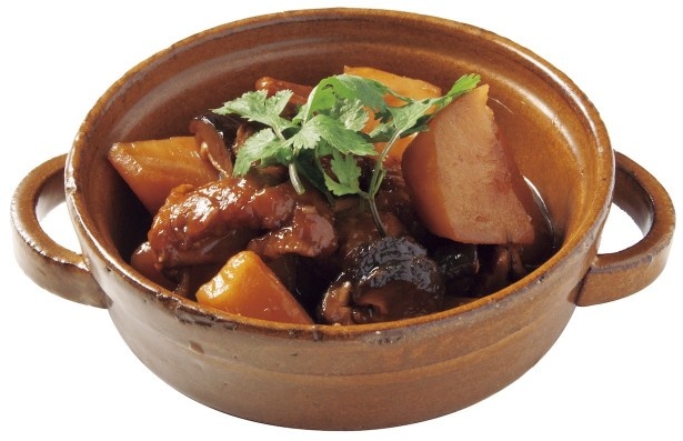 定番の肉じゃがをヘルシーにアレンジした鶏じゃが